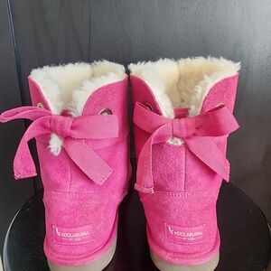 Koolaburra by UGG Andrah Short | Pink Bow Boots | Youth 5 / Women’s 7​